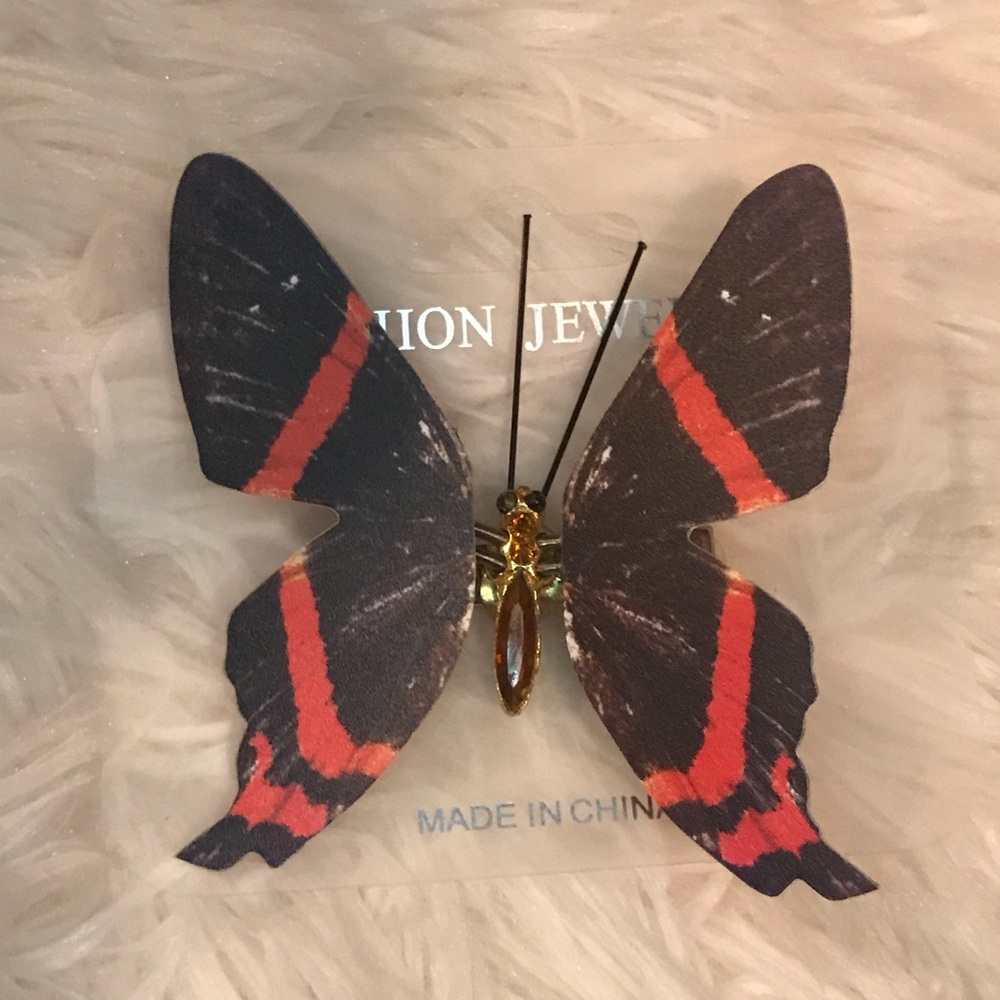 🦋 Butterfly Hair Pin Accessory 🦋 - Picture 5 of 5